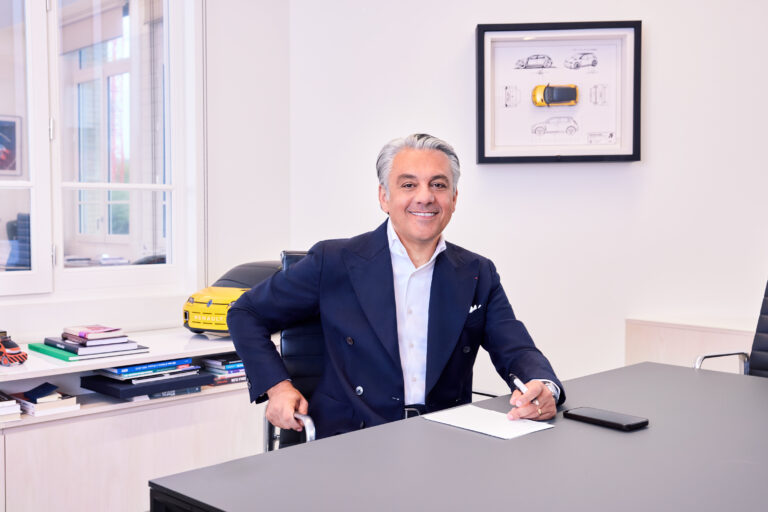 La sfida di Luca de Meo (Renault): “I cinesi avanti 10 anni. L’Europa può recuperare solo se continua a investire”